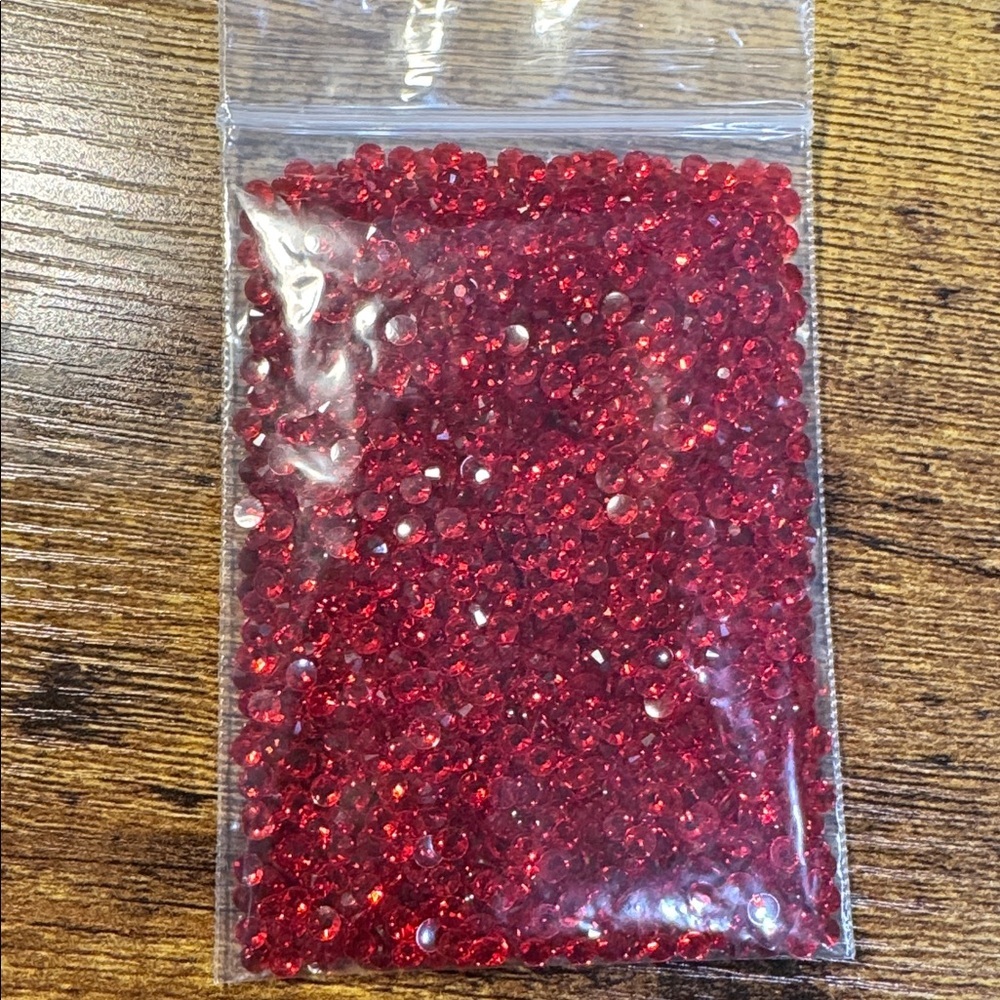 Vibrant Red Rhinestones glass flat back - Picture 2 of 2